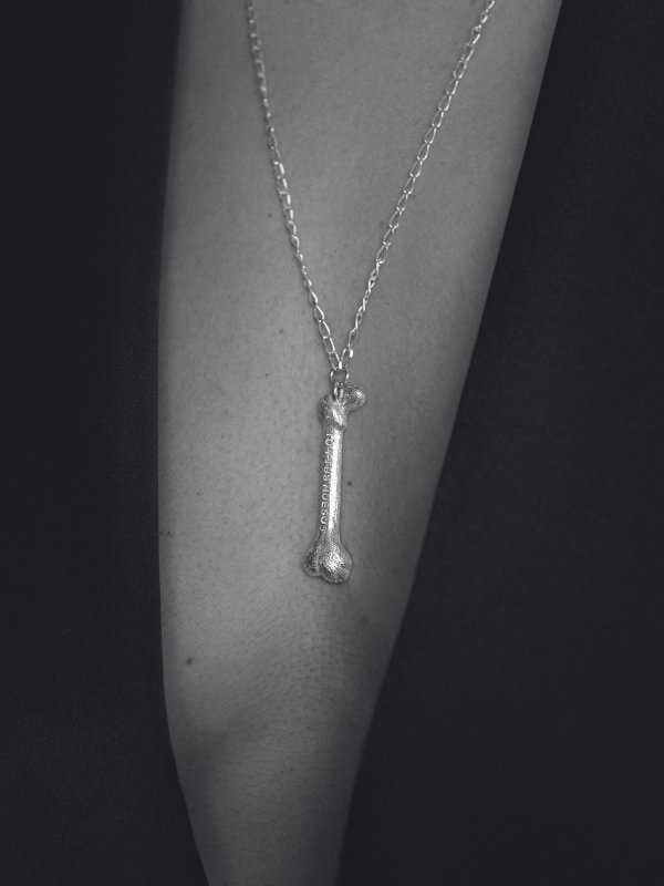 COLLAR PLATA "TUS HUESOS"