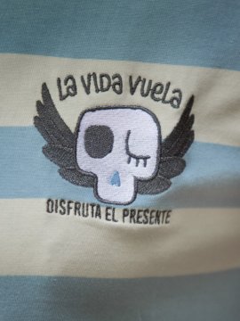 VESTIDO BORDADO "LA VIDA VUELA" AZUL