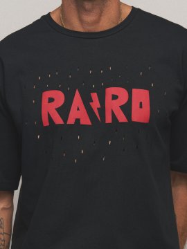 CAMISETA UNISEX "RARO" AGUJERITOS