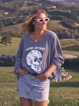 CAMISETA OVERSIZE "CALAVERA" RAYAS