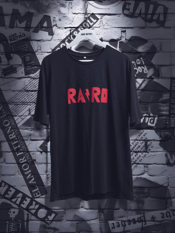 CAMISETA UNISEX "RARO" AGUJERITOS