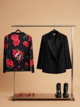 CAMISETA "ROSAS" NEGRA