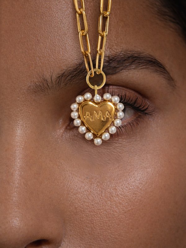 COLLAR "AMA" DORADO