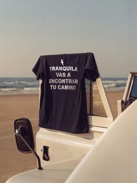CAMISETA "TRANQUILA" NEGRA